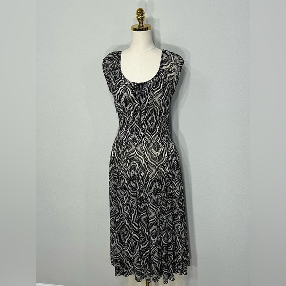 chelsea & theodore size black & white patterned size M pre owned - Picture 1 of 4